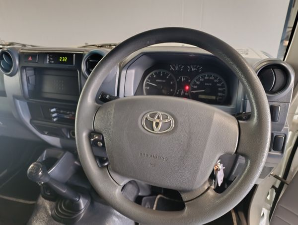 2018-Toyota-Land-Cruiser-79-42-D-Single-Cab image:15