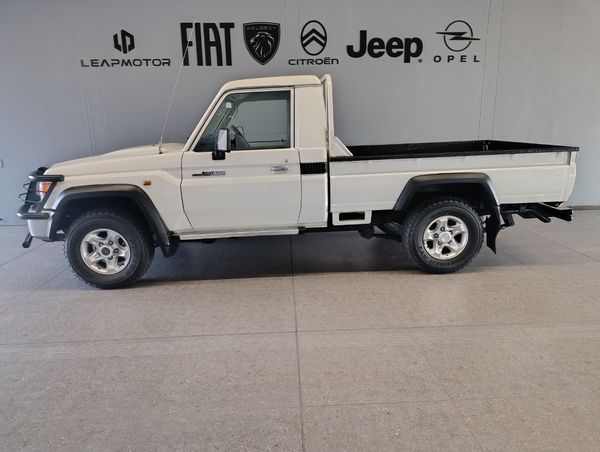 2018-Toyota-Land-Cruiser-79-42-D-Single-Cab image:1