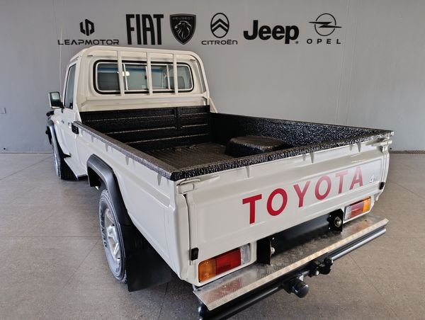 2018-Toyota-Land-Cruiser-79-42-D-Single-Cab image:2