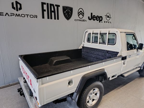 2018-Toyota-Land-Cruiser-79-42-D-Single-Cab image:5
