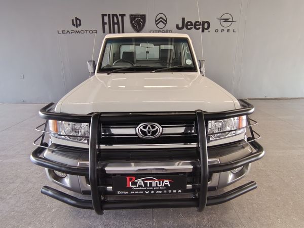 2018-Toyota-Land-Cruiser-79-42-D-Single-Cab image:8