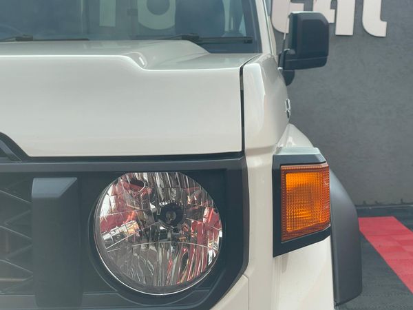 2025-Toyota-Land-Cruiser-79-45-4D-LX-V-Single-Cab image:11