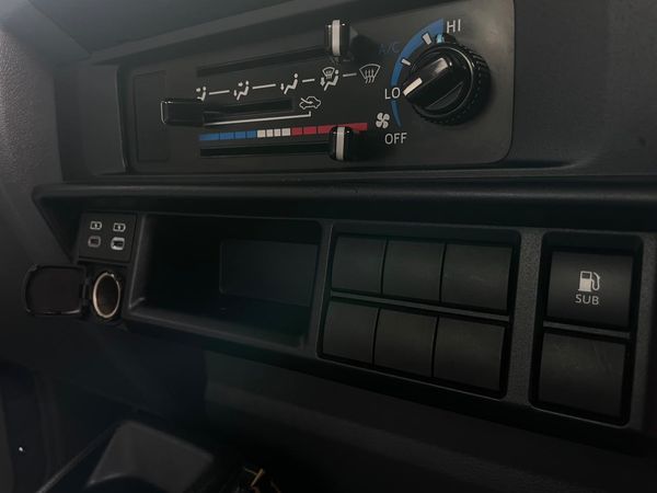 2025-Toyota-Land-Cruiser-79-45-4D-LX-V-Single-Cab image:13