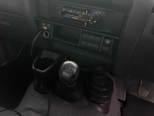 2025-Toyota-Land-Cruiser-79-45-4D-LX-V-Single-Cab image:14