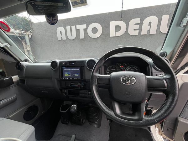 2025-Toyota-Land-Cruiser-79-45-4D-LX-V-Single-Cab image:17