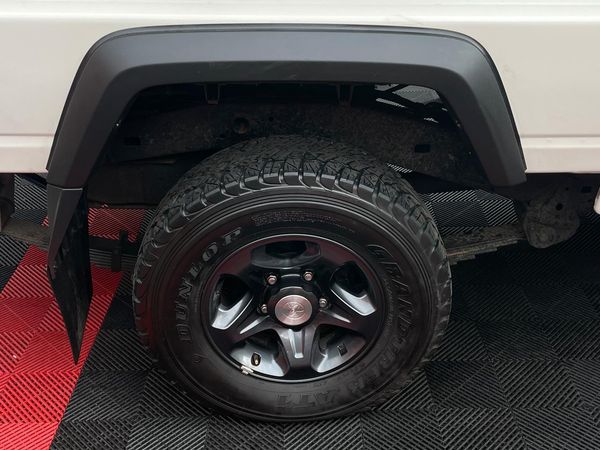 2025-Toyota-Land-Cruiser-79-45-4D-LX-V-Single-Cab image:7