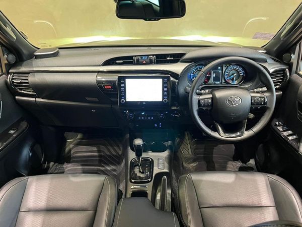 2025-Toyota-Hilux-28-GD-6-RB-Legend-55-4x4-Auto-Double-Cab image:5