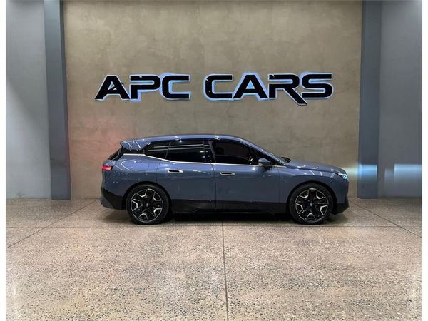 2023-BMW-iX-xDrive50 image:1