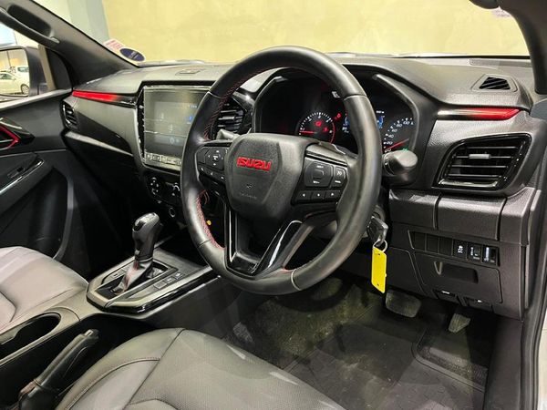 2024-Isuzu-D-Max-19-DDI-HR-X-Rider-Auto-Double-Cab image:6