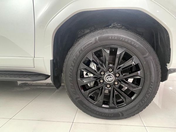 2026-Toyota-Land-Cruiser-Prado-28-GD-VX-L-Auto image:3