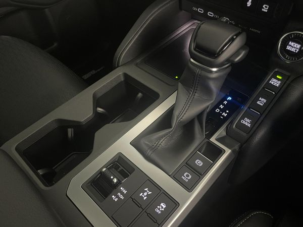 2026-Toyota-Land-Cruiser-Prado-28-GD-VX-L-Auto image:8