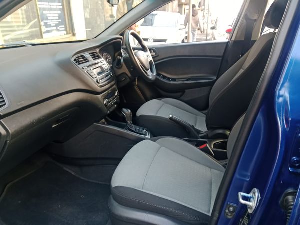 2015-Hyundai-i20-14-Fluid-Auto image:11