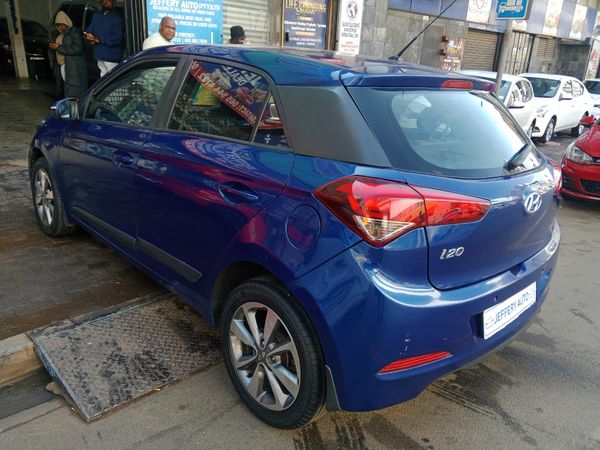 2015-Hyundai-i20-14-Fluid-Auto image:3