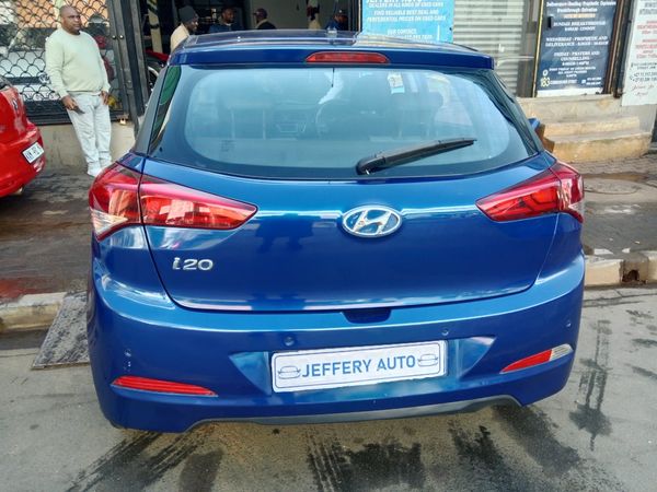 2015-Hyundai-i20-14-Fluid-Auto image:4