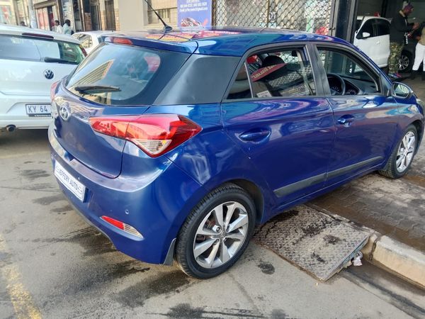 2015-Hyundai-i20-14-Fluid-Auto image:5