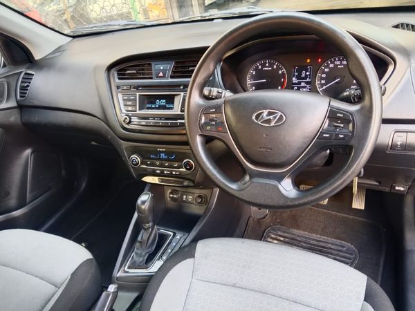 2015-Hyundai-i20-14-Fluid-Auto image:6