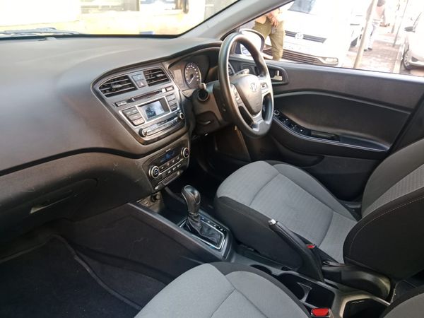 2015-Hyundai-i20-14-Fluid-Auto image:7