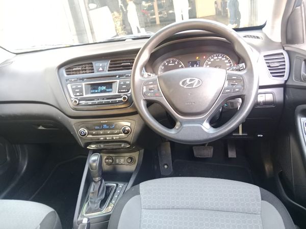 2015-Hyundai-i20-14-Fluid-Auto image:8