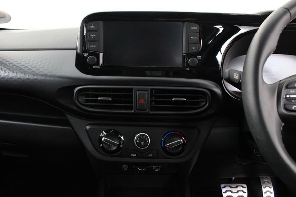 2025-Hyundai-Exter-12-Executive-Auto image:3