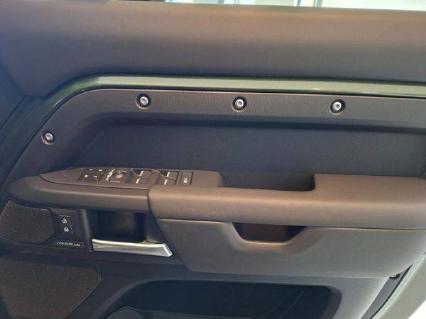 2026-Land-Rover-Defender-110-30D-HSE-X-Dynamic-D350 image:15