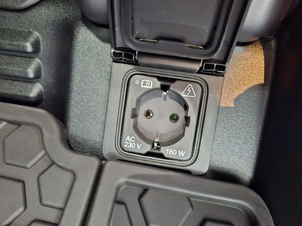 2026-Land-Rover-Defender-110-30D-HSE-X-Dynamic-D350 image:25