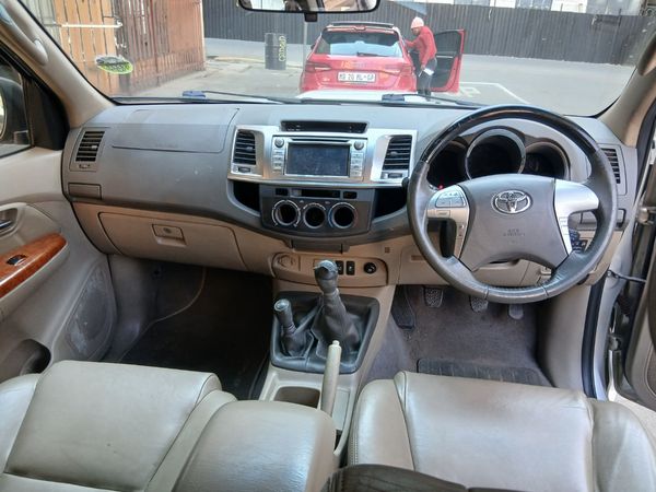2010-Toyota-Fortuner-30-D-4D-Raised-Body-4x4 image:9