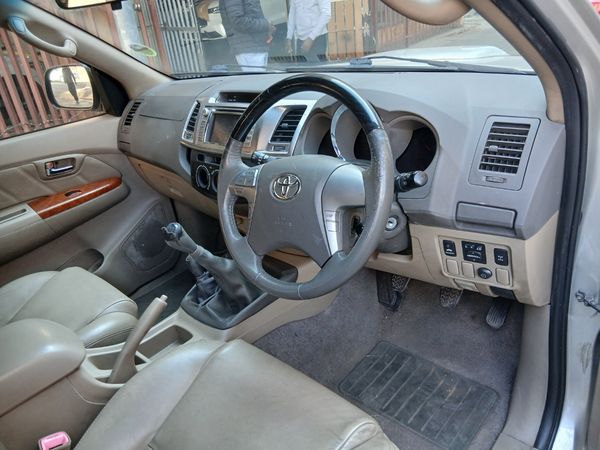 2010-Toyota-Fortuner-30-D-4D-Raised-Body-4x4 image:10