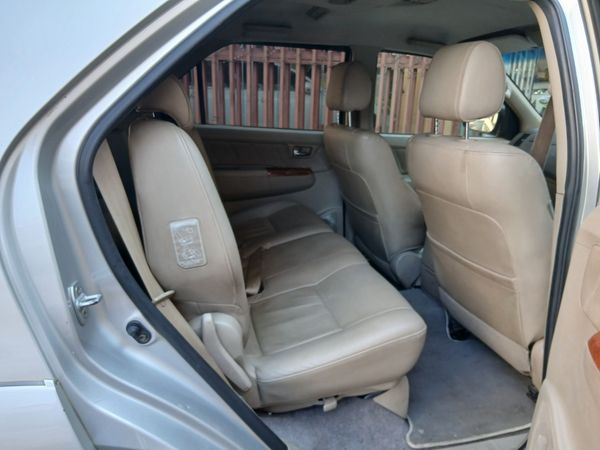 2010-Toyota-Fortuner-30-D-4D-Raised-Body-4x4 image:11