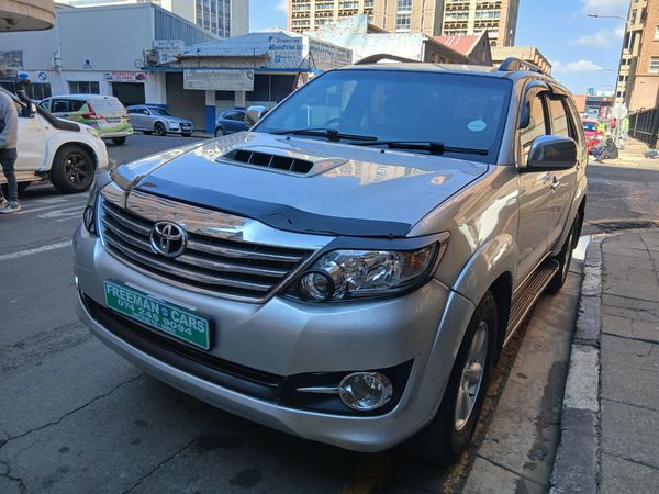 2010-Toyota-Fortuner-30-D-4D-Raised-Body-4x4 image:1
