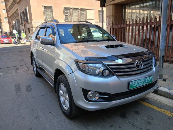 2010-Toyota-Fortuner-30-D-4D-Raised-Body-4x4 image:2