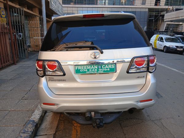 2010-Toyota-Fortuner-30-D-4D-Raised-Body-4x4 image:3