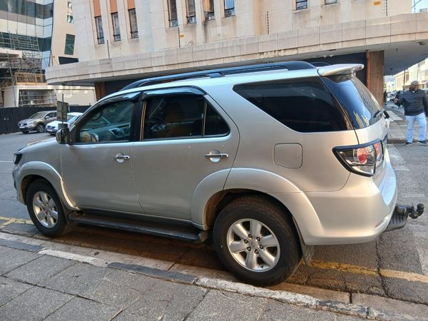 2010-Toyota-Fortuner-30-D-4D-Raised-Body-4x4 image:6