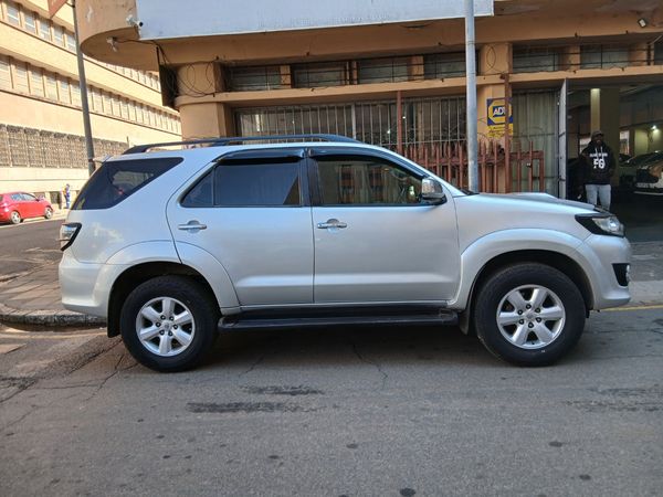 2010-Toyota-Fortuner-30-D-4D-Raised-Body-4x4 image:7