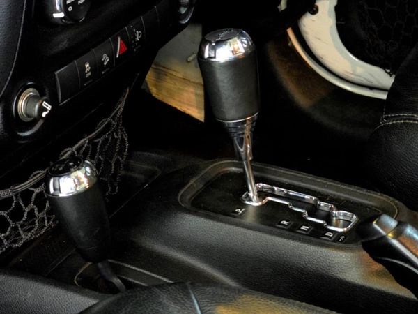 2015-Jeep-Wrangler-Unlimited-Sahara-36-V6-Auto image:15