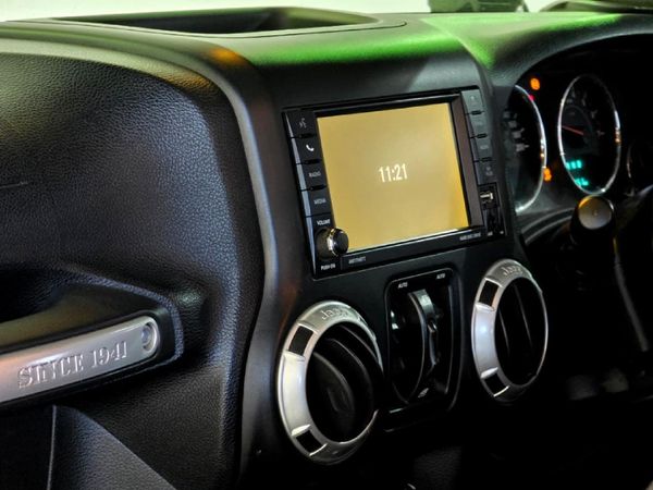 2015-Jeep-Wrangler-Unlimited-Sahara-36-V6-Auto image:17