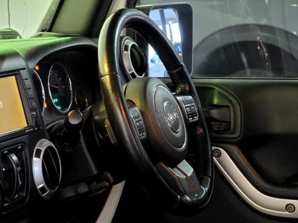 2015-Jeep-Wrangler-Unlimited-Sahara-36-V6-Auto image:19