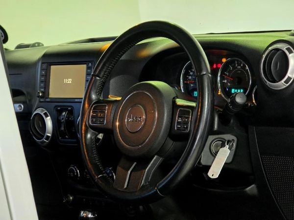 2015-Jeep-Wrangler-Unlimited-Sahara-36-V6-Auto image:22