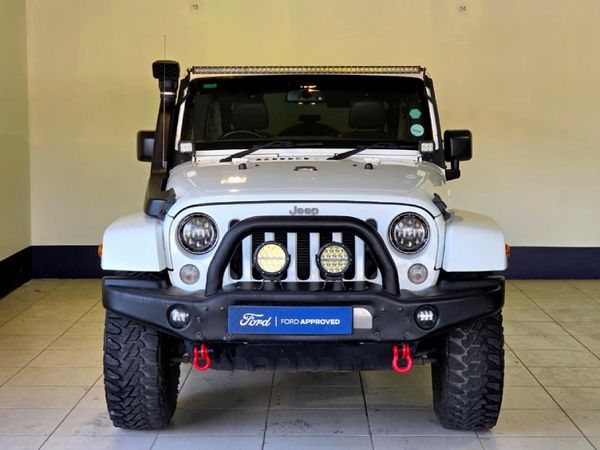 2015-Jeep-Wrangler-Unlimited-Sahara-36-V6-Auto image:3