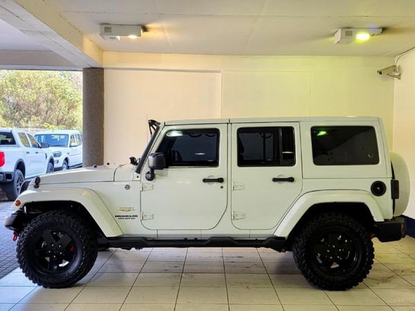 2015-Jeep-Wrangler-Unlimited-Sahara-36-V6-Auto image:4