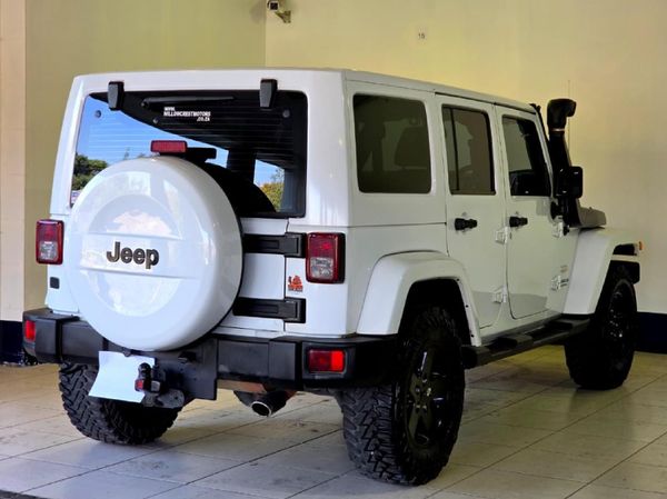 2015-Jeep-Wrangler-Unlimited-Sahara-36-V6-Auto image:5
