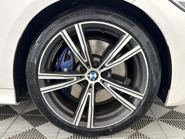 2019-BMW-3-Series-330i-M-Sport-Launch-Edition image:5
