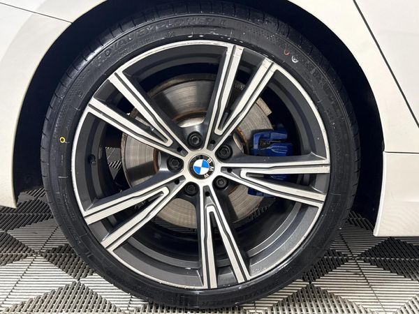 2019-BMW-3-Series-330i-M-Sport-Launch-Edition image:7
