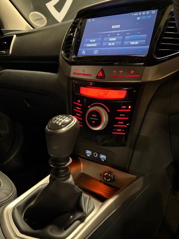 2023-Mahindra-XUV-300-15D-W8 image:11