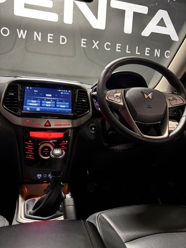 2023-Mahindra-XUV-300-15D-W8 image:14