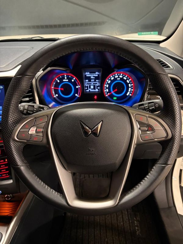 2023-Mahindra-XUV-300-15D-W8 image:16