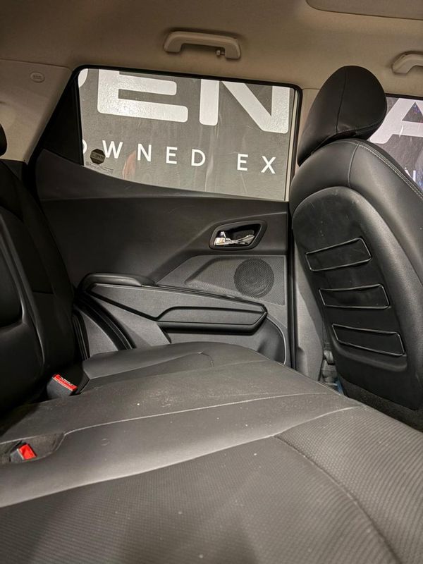 2023-Mahindra-XUV-300-15D-W8 image:17