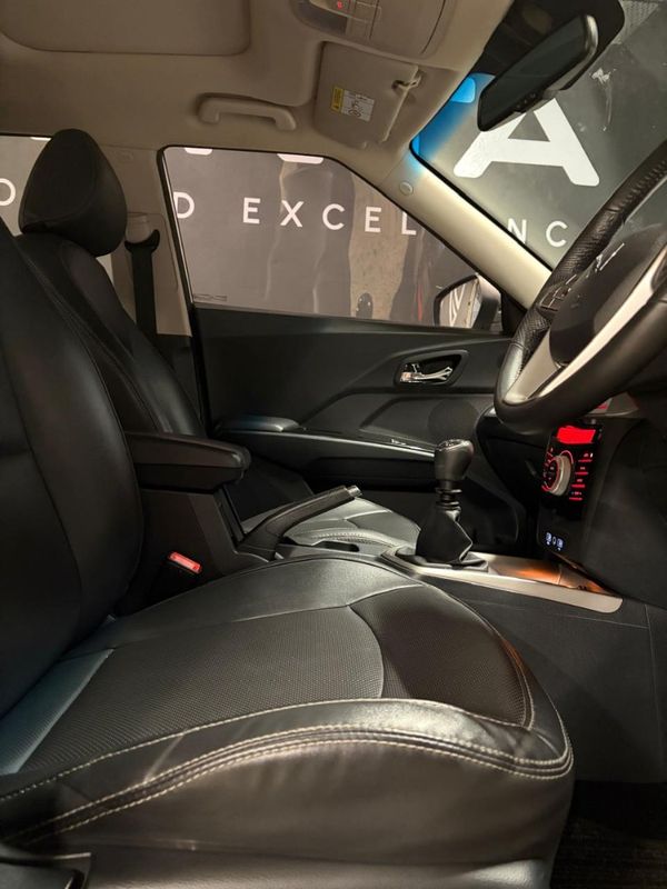 2023-Mahindra-XUV-300-15D-W8 image:18