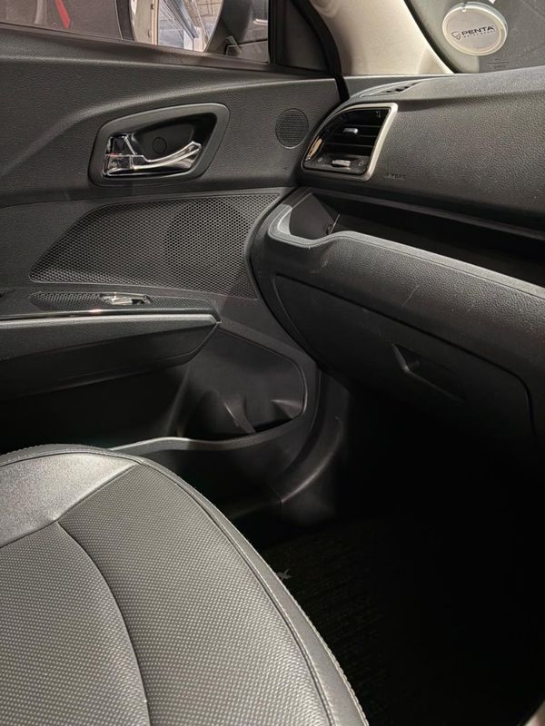 2023-Mahindra-XUV-300-15D-W8 image:19