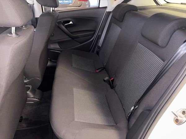 2021-Volkswagen-Polo-Vivo-16-Comfortline-Auto-5-dr image:9
