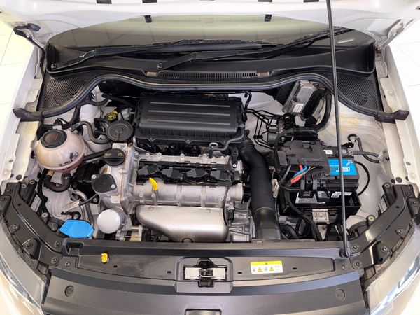 2021-Volkswagen-Polo-Vivo-16-Comfortline-Auto-5-dr image:12